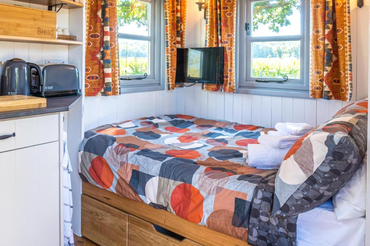The Hideaway Hut - 1 Bed Shepherds Hut - Hereford Ngoại thất bức ảnh
