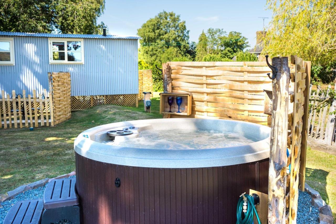 The Hideaway Hut - 1 Bed Shepherds Hut - Hereford Ngoại thất bức ảnh