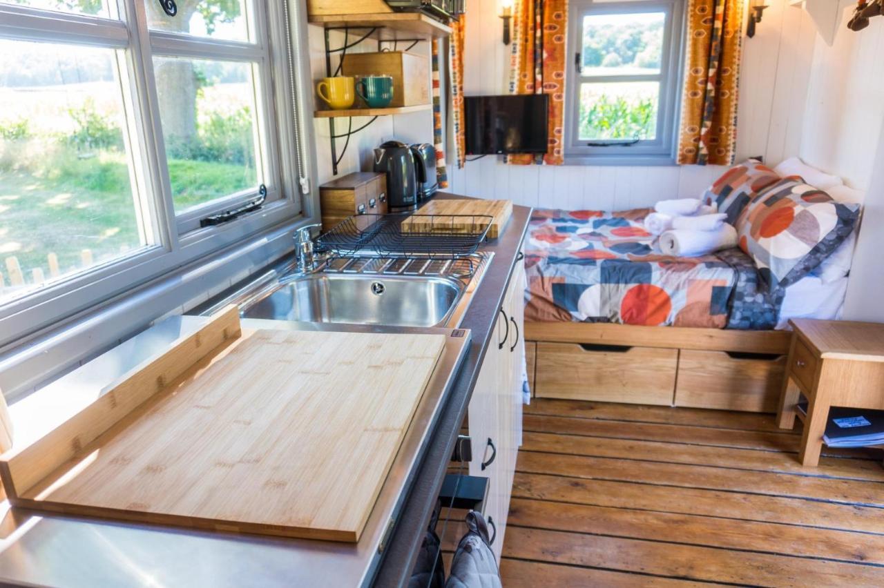 The Hideaway Hut - 1 Bed Shepherds Hut - Hereford Ngoại thất bức ảnh