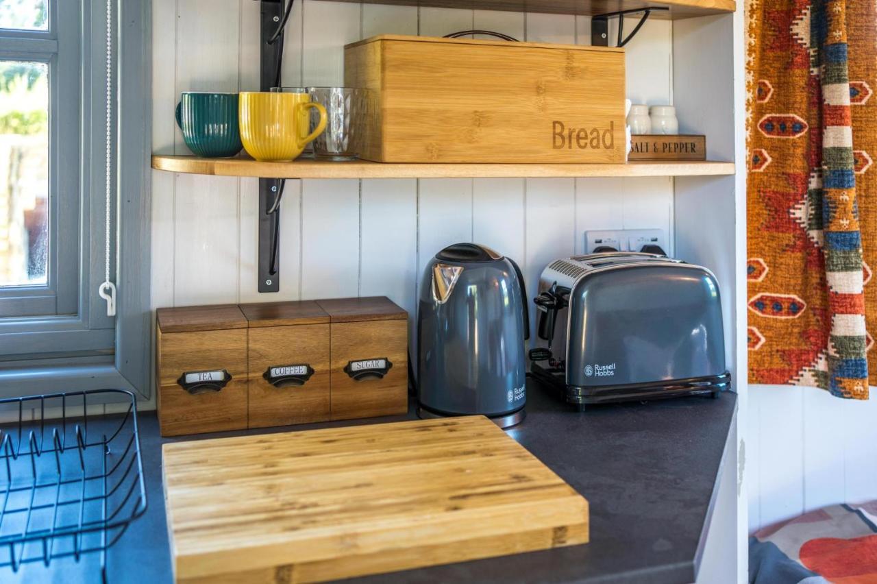 The Hideaway Hut - 1 Bed Shepherds Hut - Hereford Ngoại thất bức ảnh