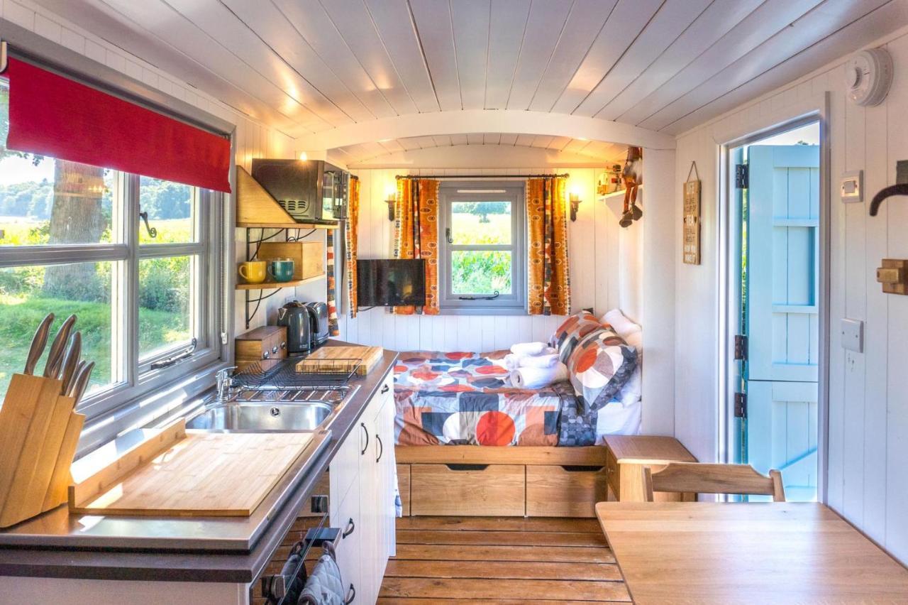 The Hideaway Hut - 1 Bed Shepherds Hut - Hereford Ngoại thất bức ảnh