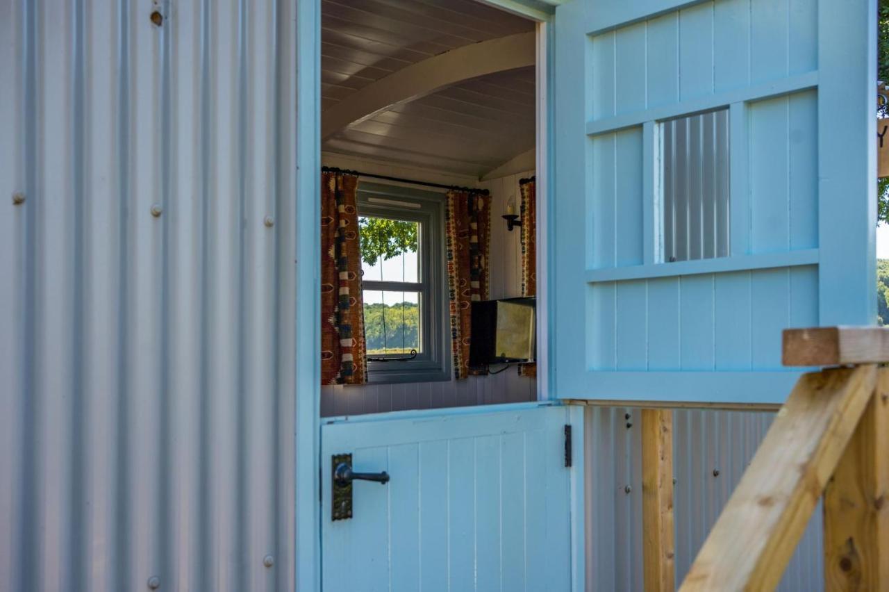 The Hideaway Hut - 1 Bed Shepherds Hut - Hereford Ngoại thất bức ảnh