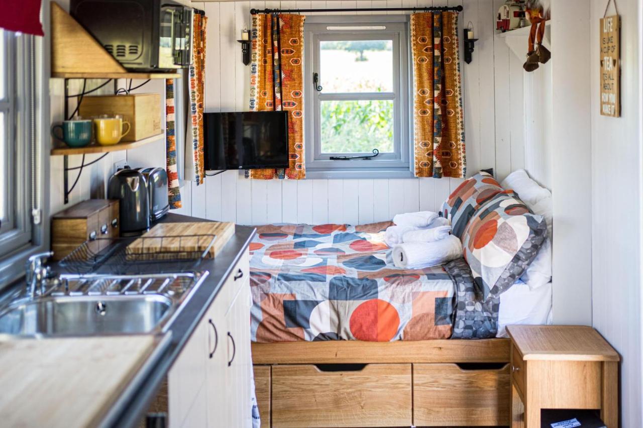 The Hideaway Hut - 1 Bed Shepherds Hut - Hereford Ngoại thất bức ảnh