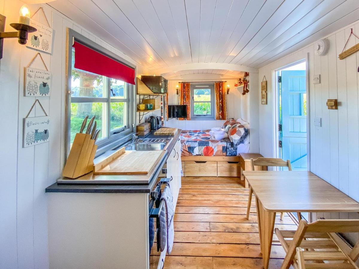 The Hideaway Hut - 1 Bed Shepherds Hut - Hereford Ngoại thất bức ảnh
